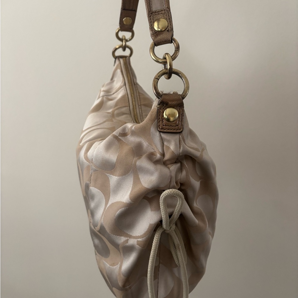 Coach Poppy drawstring Signature Beige and Tan Shoulder Bag - Picture 14 of 17